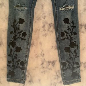 Ashley Mason Jeans • Size 3 • Flower detailed legs
